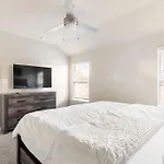 Luxe 3 Bedroom Villa - Near Airport, Nrg, Downtown