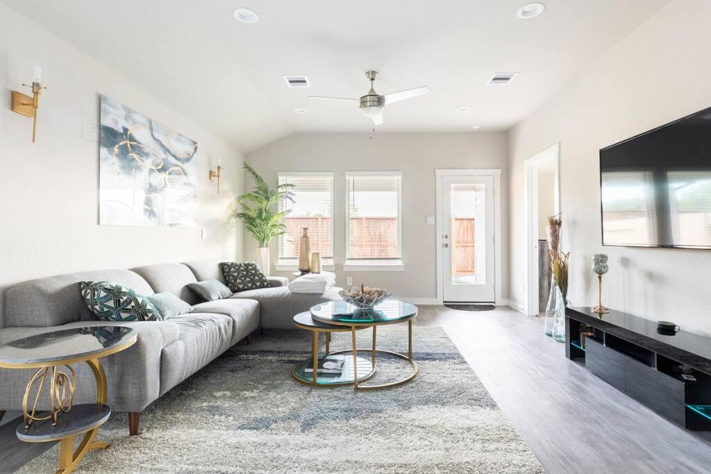 Villa Luxe 3 Bedroom - Near Airport, Nrg, Downtown