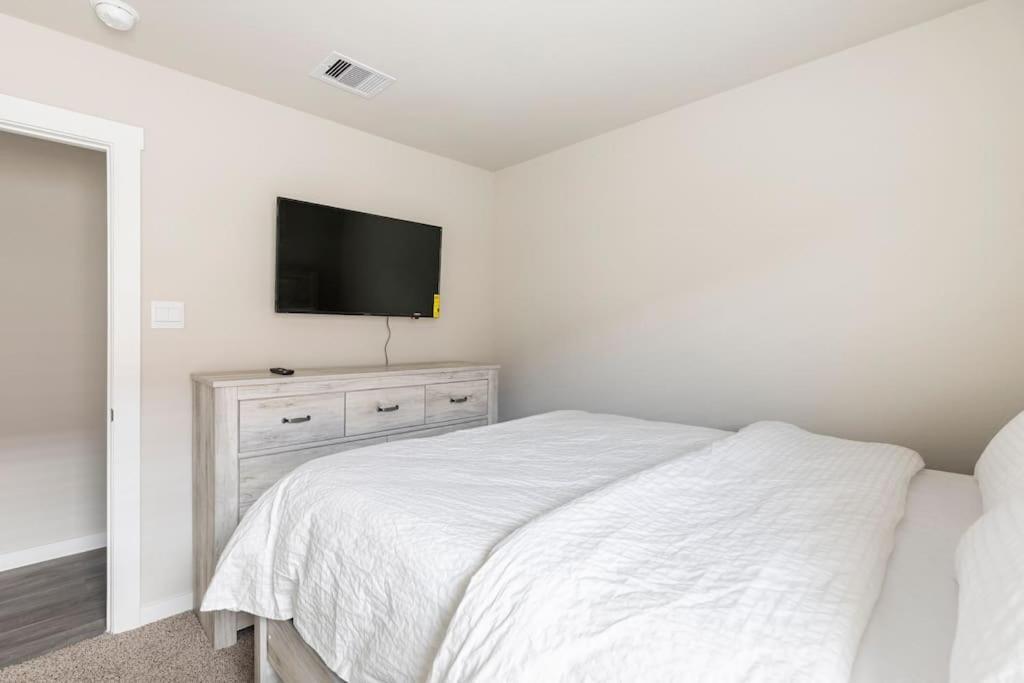 Luxe 3 Bedroom - Near Airport, Nrg, Downtown *