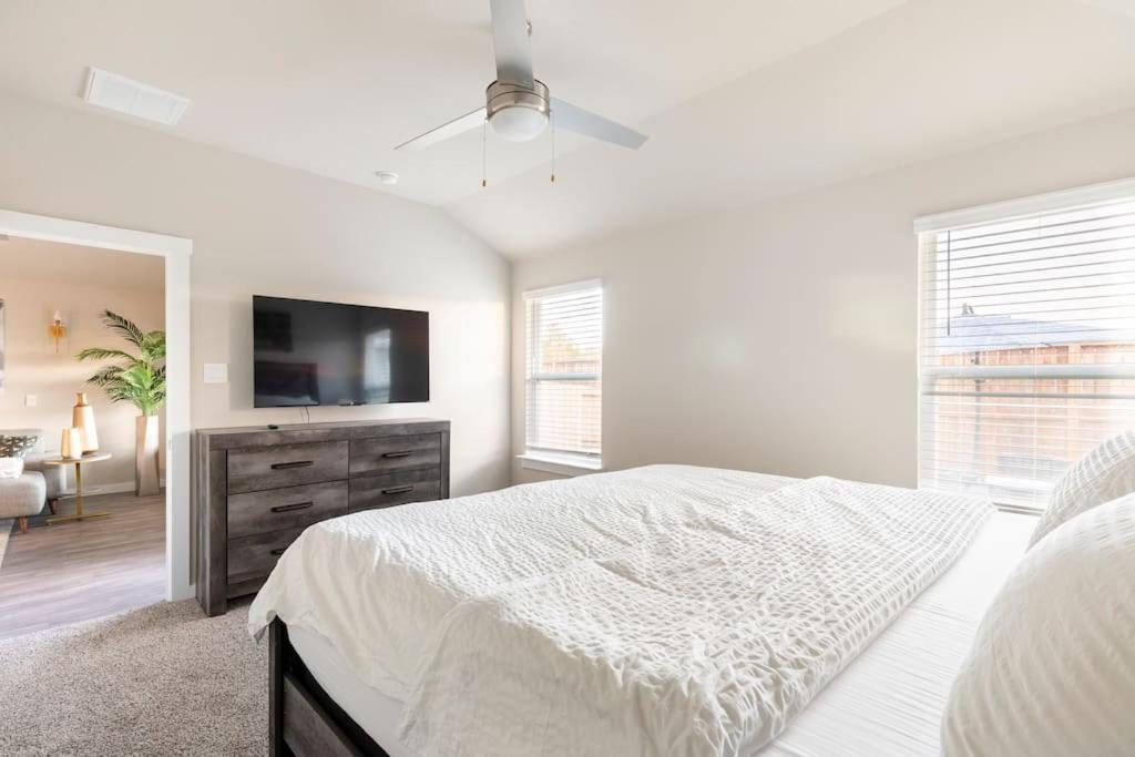 Luxe 3 Bedroom - Near Airport, Nrg, Downtown Villa