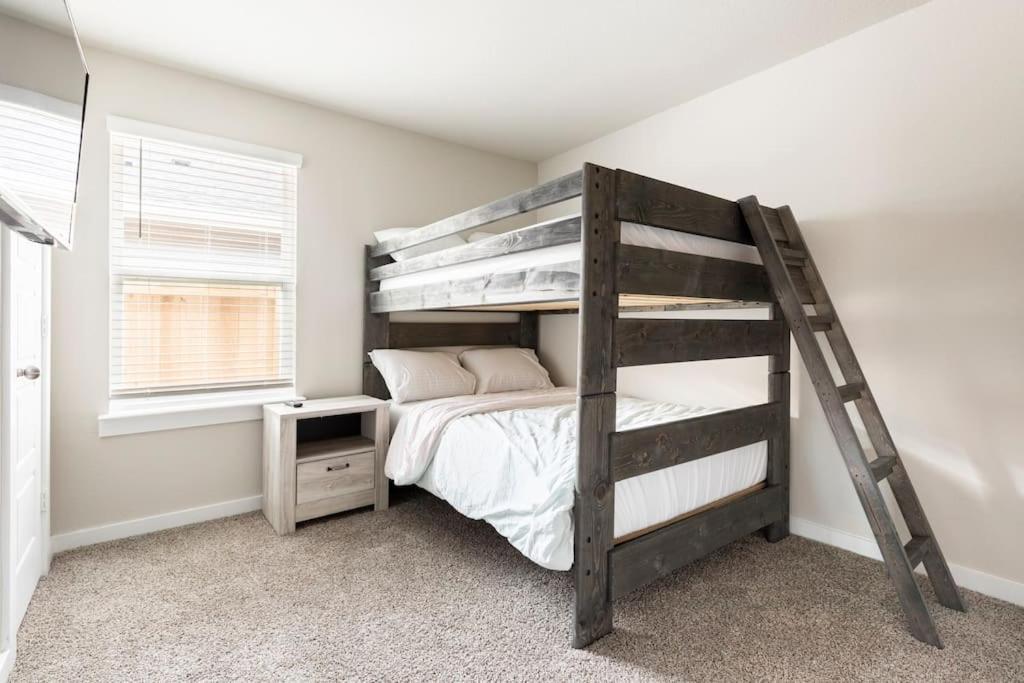 Villa Luxe 3 Bedroom - Near Airport, Nrg, Downtown Houston