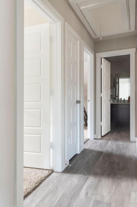 Luxe 3 Bedroom - Near Airport, Nrg, Downtown Houston