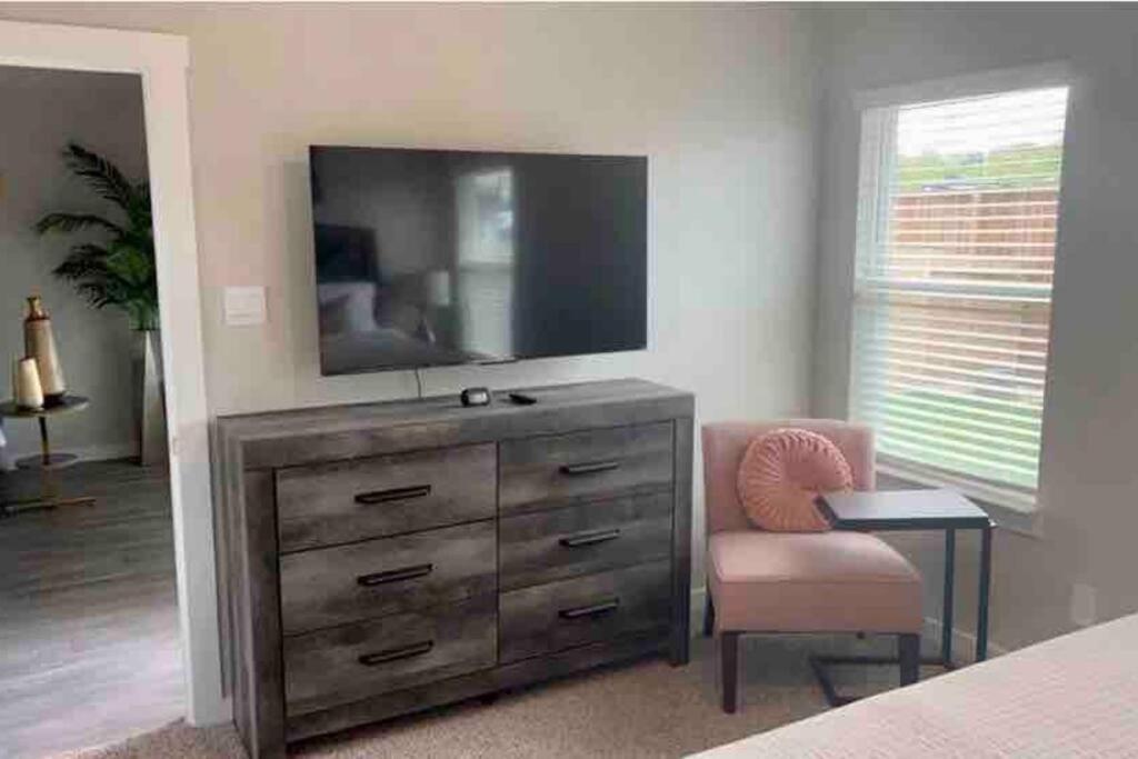 Luxe 3 Bedroom - Near Airport, Nrg, Downtown Villa