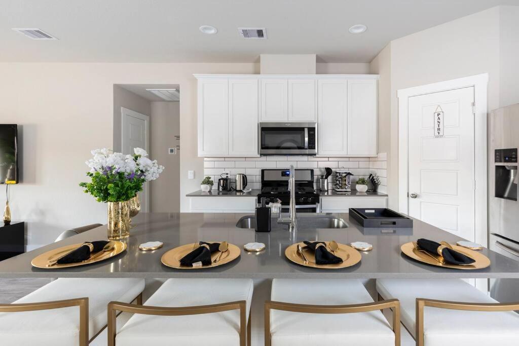 Luxe 3 Bedroom - Near Airport, Nrg, Downtown Villa Houston